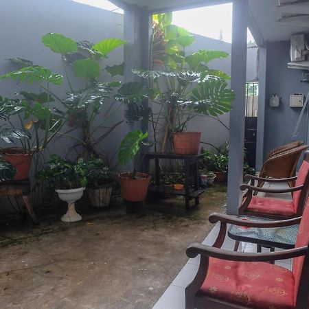 Готель Reddoorz At Lapangan Bandara Sam Ratulangi Манадо Екстер'єр фото