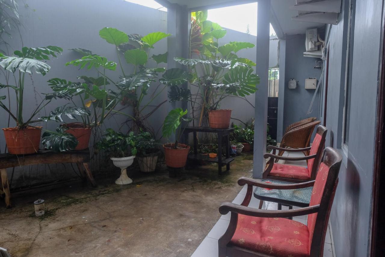 Готель Reddoorz At Lapangan Bandara Sam Ratulangi Манадо Екстер'єр фото