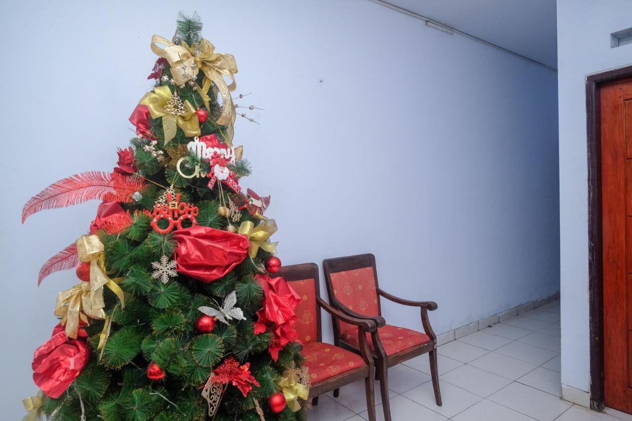Готель Reddoorz At Lapangan Bandara Sam Ratulangi Манадо Екстер'єр фото