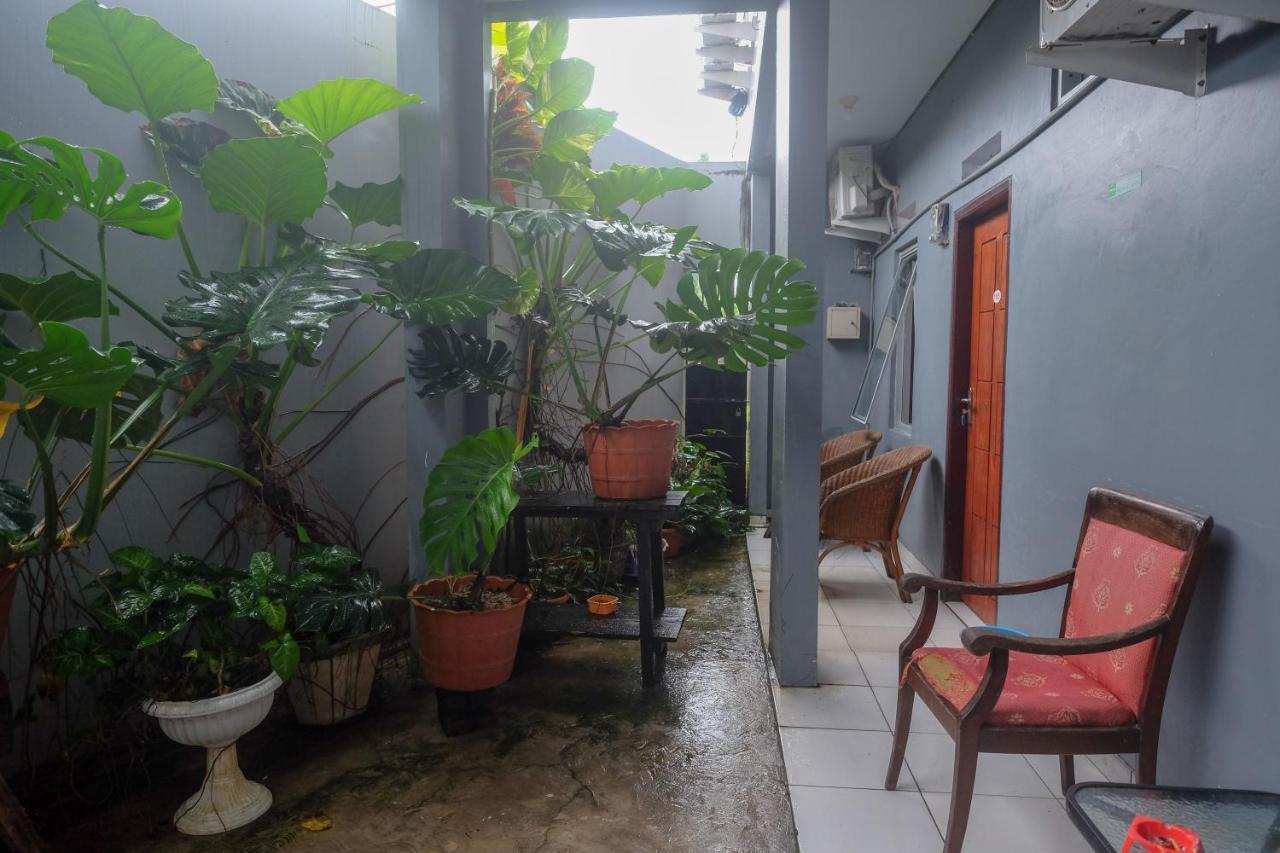 Готель Reddoorz At Lapangan Bandara Sam Ratulangi Манадо Екстер'єр фото