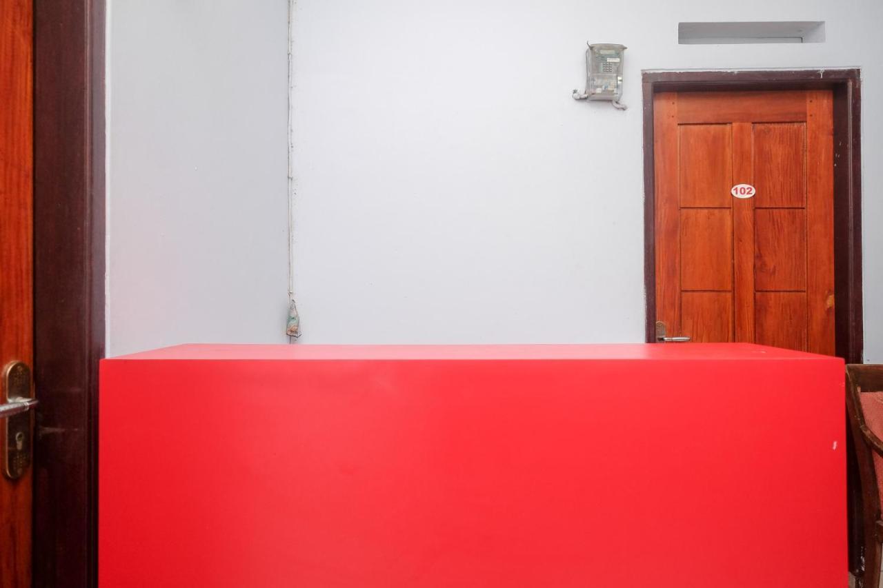 Готель Reddoorz At Lapangan Bandara Sam Ratulangi Манадо Екстер'єр фото