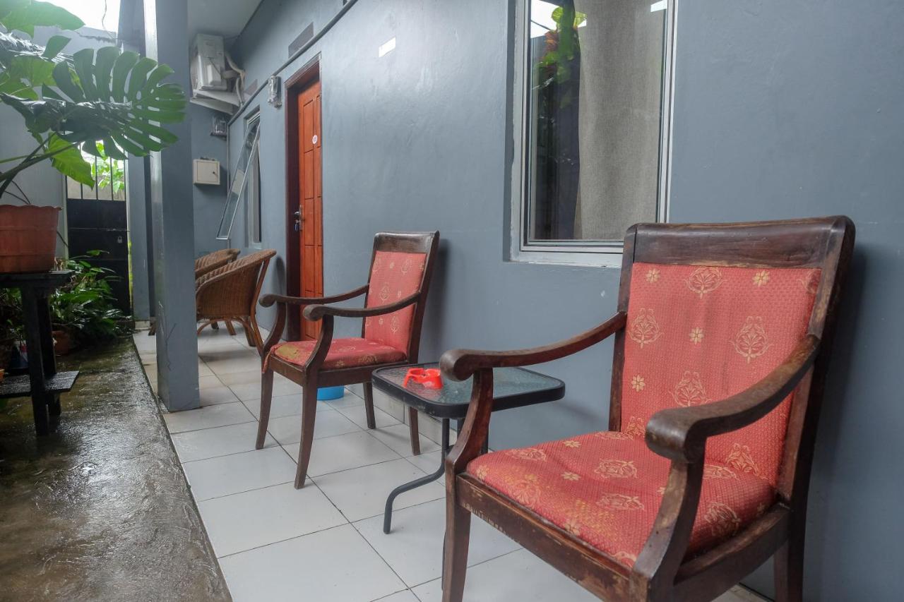 Готель Reddoorz At Lapangan Bandara Sam Ratulangi Манадо Екстер'єр фото